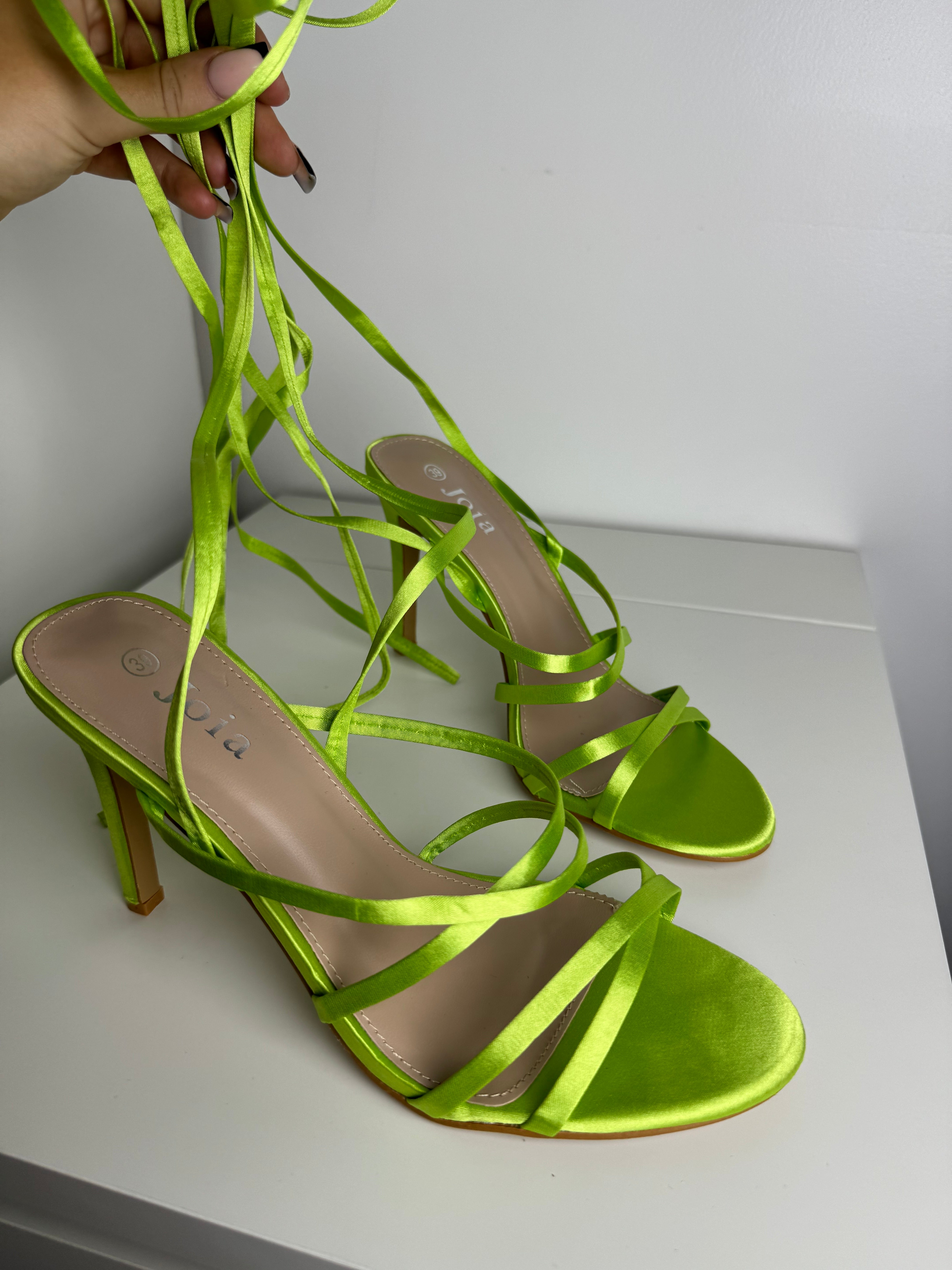 Escarpins St. John En Daim Vert Avec Boucle - Taille 6.5 US - Talons Hauts, Fabriqués En Italie