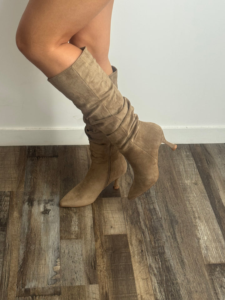 Botte à talons en daim
